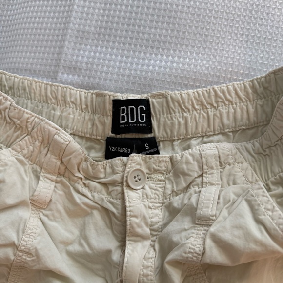 BDG Low Rise Cargo Pants in Ecru - Picture 3 of 4